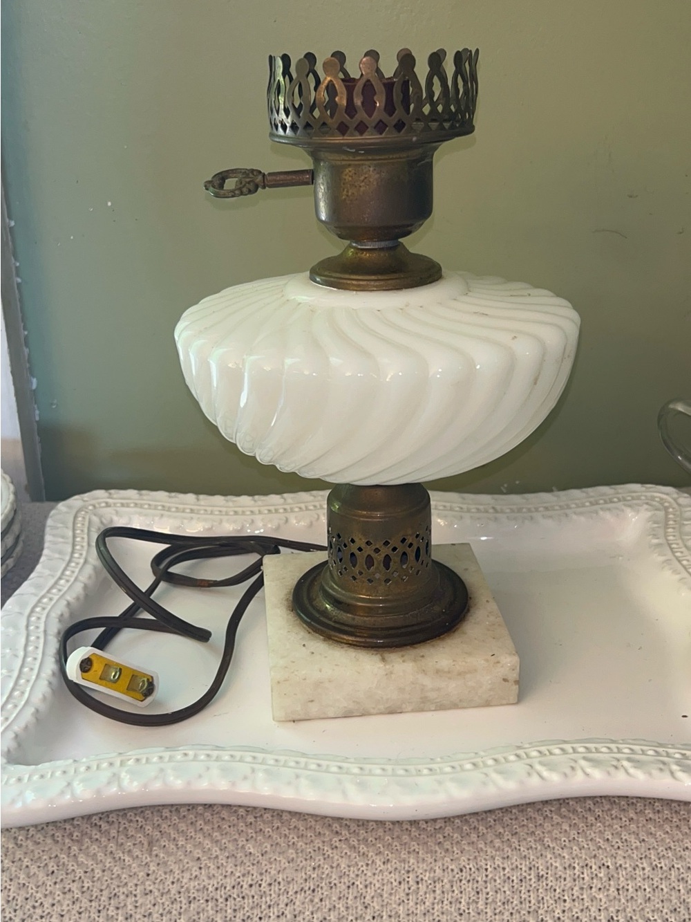 Vintage table lamp white swirled milk glass body set on a marble base